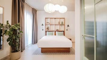 Superior Double Room with Balcony | Ferros/tábuas de passar roupa, Wi-Fi de cortesia, roupa de cama