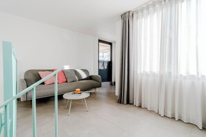 Urban Loft Suite with Rooftop Terrace | Iron/ironing board, free WiFi, bed sheets - Dogpound Athens (Athens)