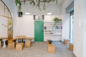 32-Zoll-Smart-TV mit Satellitenempfang