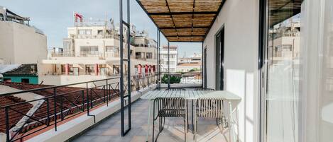 Urban Suite with Balcony | Terrace/patio