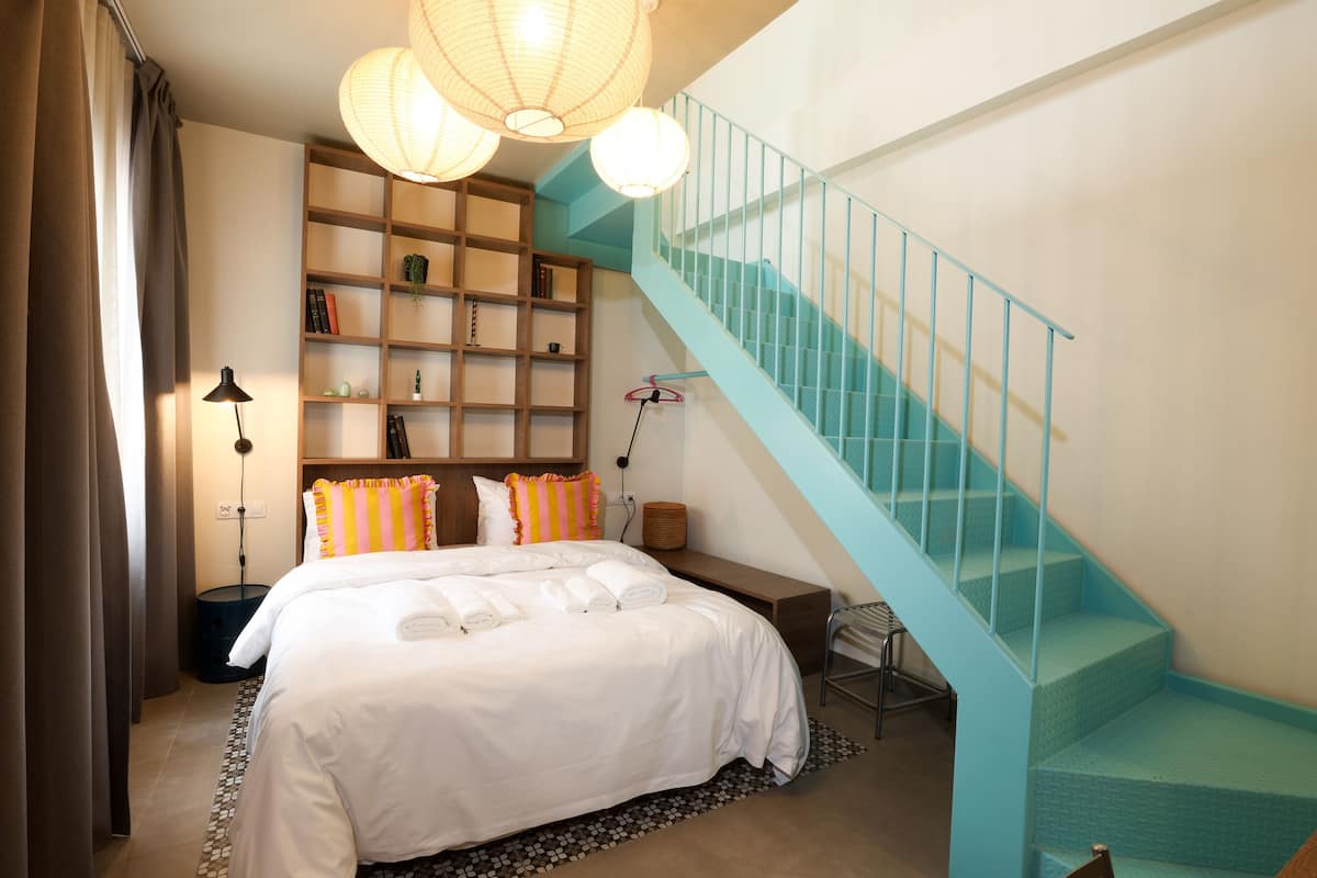 Urban Loft Suite with Rooftop Terrace | 1 camera, ferro/asse da stiro, Wi-Fi gratuito, lenzuola