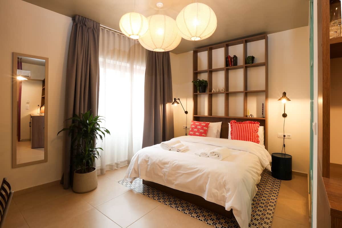 Superior Double Room with Balcony | 1 camera, ferro/asse da stiro, Wi-Fi gratuito, lenzuola