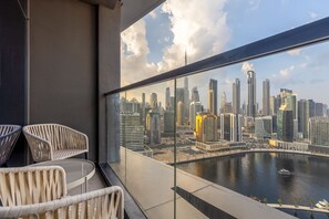 Balcony - Waves - Seaside Splendor 2BR in Dubai's Business Bay (Dubai)