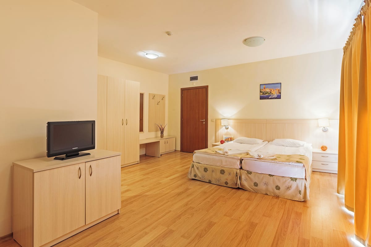 Standard Studio | 1 bedroom, desk, free cribs/infant beds, free WiFi