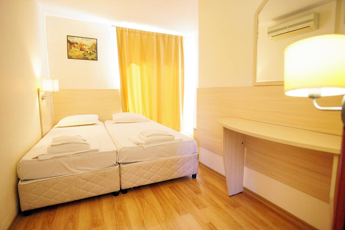 Standaard appartement | Een bureau, gratis babybedden, gratis wifi, beddengoed