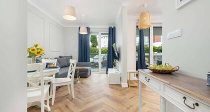 Elegantes Apartment mit Balkon | Nähe zum Strand, Pool und Parkplatz