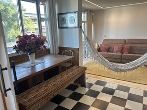 TV, books, stereo - Studio red "viva la Vida" (Vidigal)