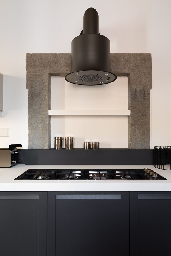 Kühlschrank, Mikrowelle, Geschirrspüler