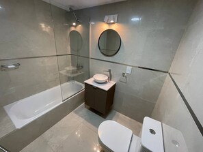 Secador de pelo, toallas