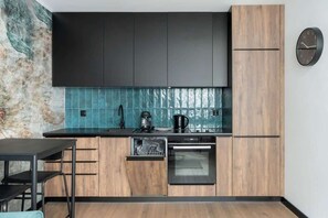 Fridge, oven, stovetop, dishwasher