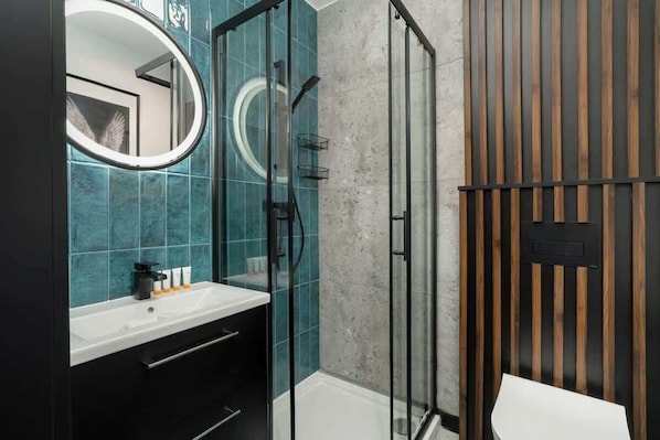 Dusche, Haartrockner, Shampoo