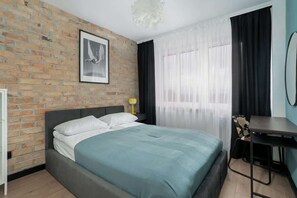 1 dormitorio, tabla de planchar con plancha, wifi y ropa de cama