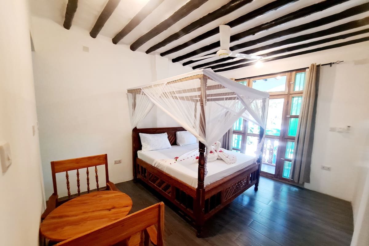 1 bedroom, desk, laptop workspace, free WiFi