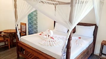 Traditional Room, 1 King Bed | Desk, laptop workspace, free WiFi, bed sheets