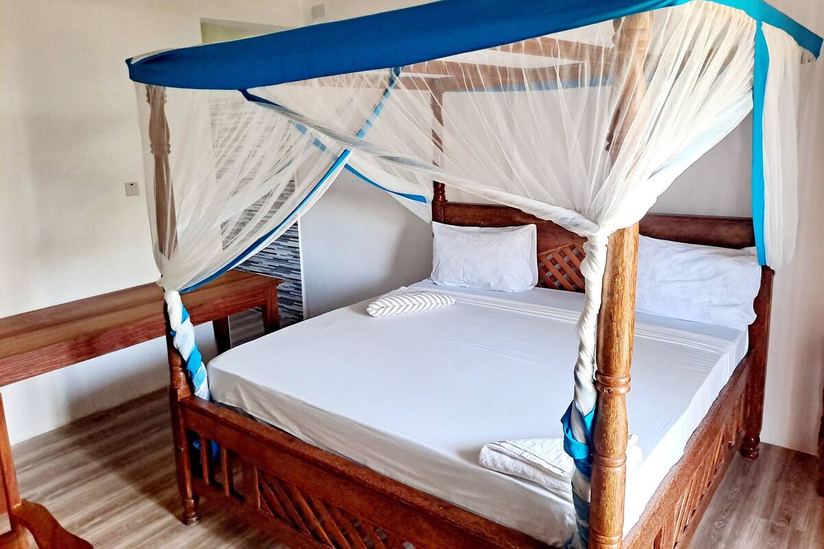 1 bedroom, desk, laptop workspace, free WiFi