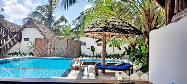 Vista frontal de la propiedad