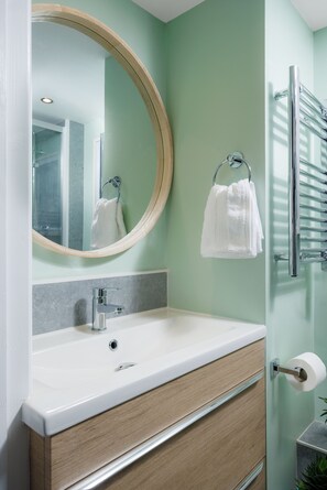 Apartamento standard | Banheiro | Toalhas de banho