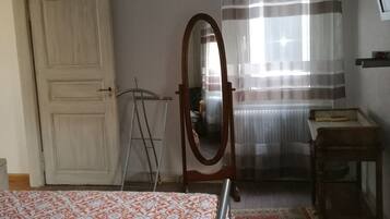 2 chambres, fer et planche Ă  repasser, Wi-Fi gratuit, draps fournis