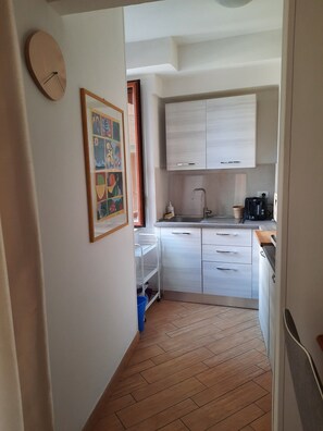 Fridge, microwave, stovetop, coffee/tea maker