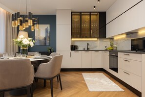 Fridge, microwave, dishwasher, espresso maker - Blue Moon Residence by Renters Prestige (Warsaw)