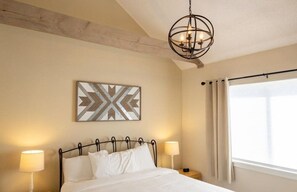 2 bedrooms, WiFi, bed sheets - Trailside Bliss 2BR ski-in/ski-out, Views Sleeps 8 (Ludlow)