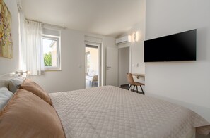 3 Schlafzimmer, Zimmersafe, Schreibtisch, Bügeleisen/Bügelbrett