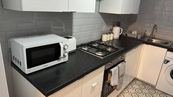 House | Private kitchen | Fridge, microwave, oven, stovetop