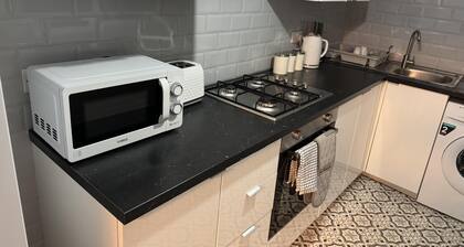 Stunning 4-bed House in Leeds Close to Center