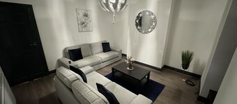 Stunning 4-bed House in Leeds Close to Center