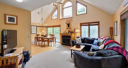 3BR Lake & Slope Retreat: Near Okemo w/ Hot Tub