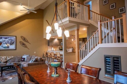 Okemo Mountain Escape: 3BR Luxury Trailside Access