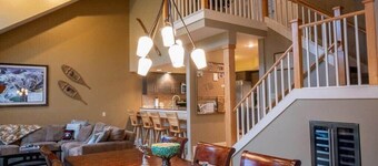 Okemo Mountain Escape: 3BR Luxury Trailside Access