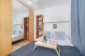 1 habitación, tabla de planchar con plancha, wifi y ropa de cama 