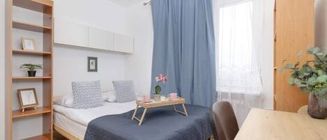 1 slaapkamer, een strijkplank/strijkijzer, wifi, beddengoed