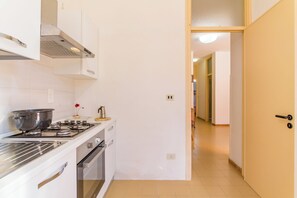 家庭獨棟房屋, 多間臥室 (Villetta Tamari 300 meters from the) | 私人廚房 | 電冰箱、微波爐、烤箱、爐台