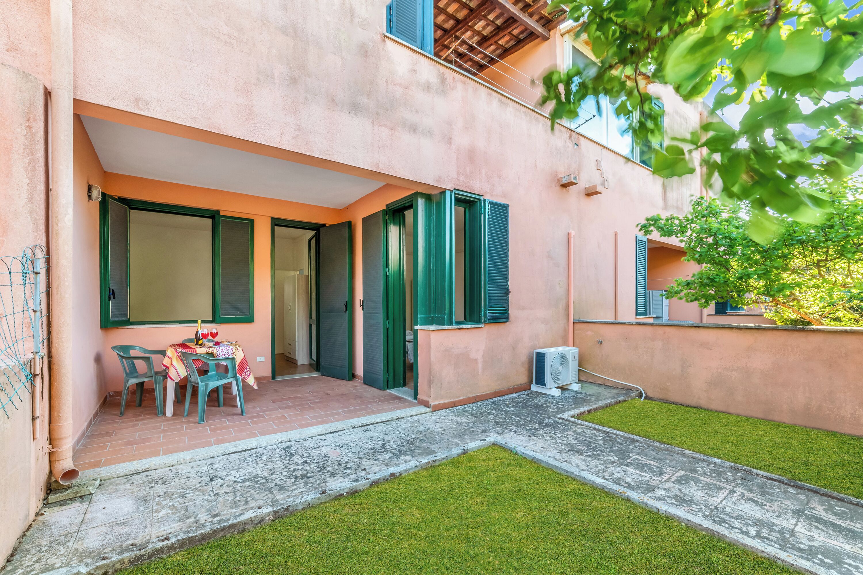 Familienhaus, Mehrere Schlafzimmer (Villetta Tamari 300 meters from the) | Speisen im Freien