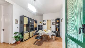 Family House, Multiple Bedrooms (Villetta Tamari 300 meters from the) | Dining