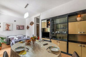 Familie huis, meerdere slaapkamers (Villetta Tamari 300 meters from the) | Dineren
