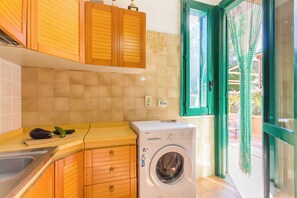 Familienhaus, Mehrere Schlafzimmer (Villetta Tamari 300 meters from the) | Eigene Küche | Kühlschrank, Mikrowelle, Ofen, Herdplatte