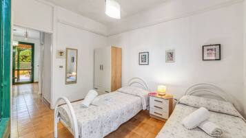 Family House, Multiple Bedrooms (Villetta Tamari 300 meters from the) | 2 bedrooms, free WiFi, bed sheets