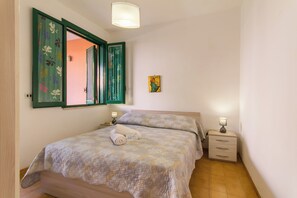 Family House, Multiple Bedrooms (Villetta Tamari 300 meters from the) | 2 bedrooms, free WiFi, bed sheets - Villetta Tamari 300 meters from the sea (Melendugno)