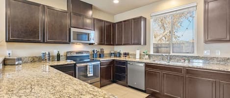 Coffee/tea maker, fridge, microwave, oven