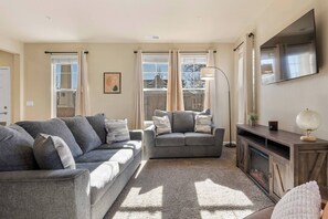 TV, fireplace