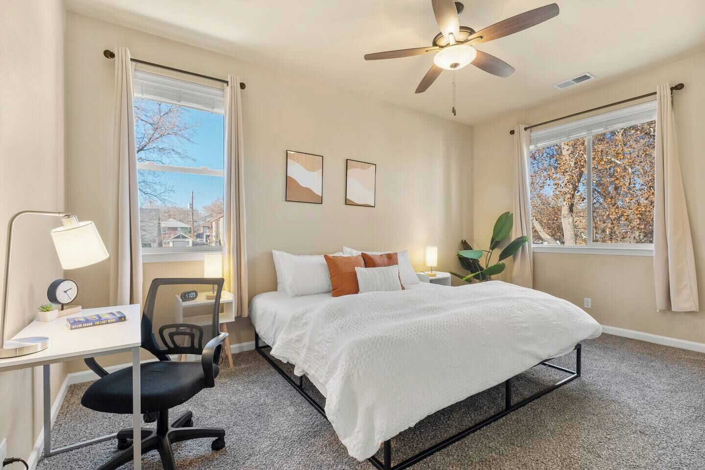 Desk, iron/ironing board, WiFi, bed sheets
