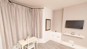 Interior - Beautiful 2-bed Haven In Chelsea (London)