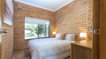 4 bedrooms, desk, iron/ironing board, travel crib