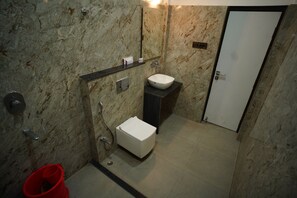 Family Room | Bathroom