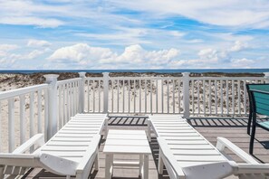 Property grounds - Gorgeous, Gulf Front 3 Bdrm/2 Ba Luxury Private home with awesome Gulf Views!  (Gulf Shores)