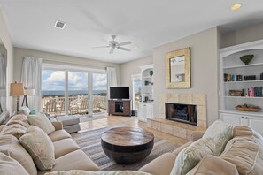 Smart TV - Gorgeous, Gulf Front 3 Bdrm/2 Ba Luxury Private home with awesome Gulf Views! (Gulf Shores)