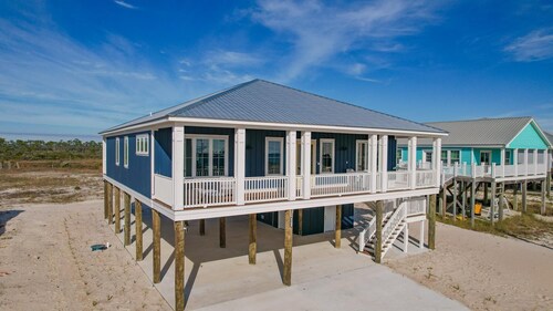 Gorgeous New home w/ amazing Gulf Views, Elevator, & Easy beach access.
